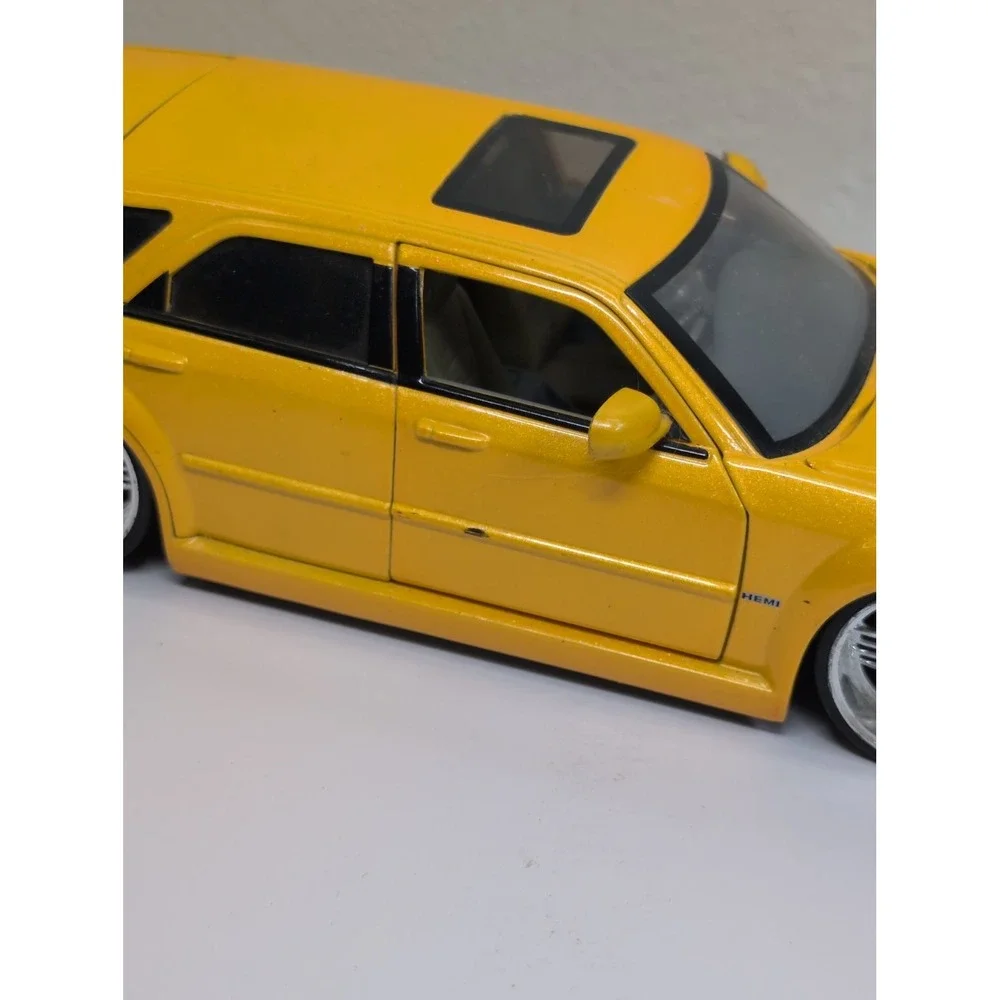 2006 Dodge Magnum R/T Yellow Black Stripes by Jada Big Time Muscle Diecast 1:24